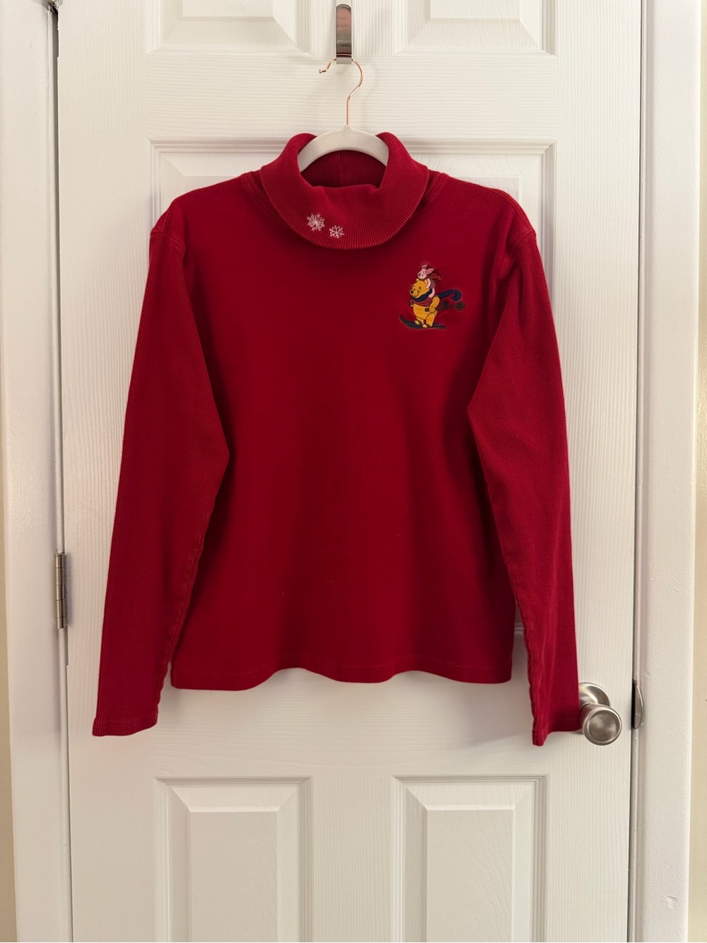 Disney Vintage Winnie the Pooh Red Embroidered Christmas Turtleneck Sweater Larg